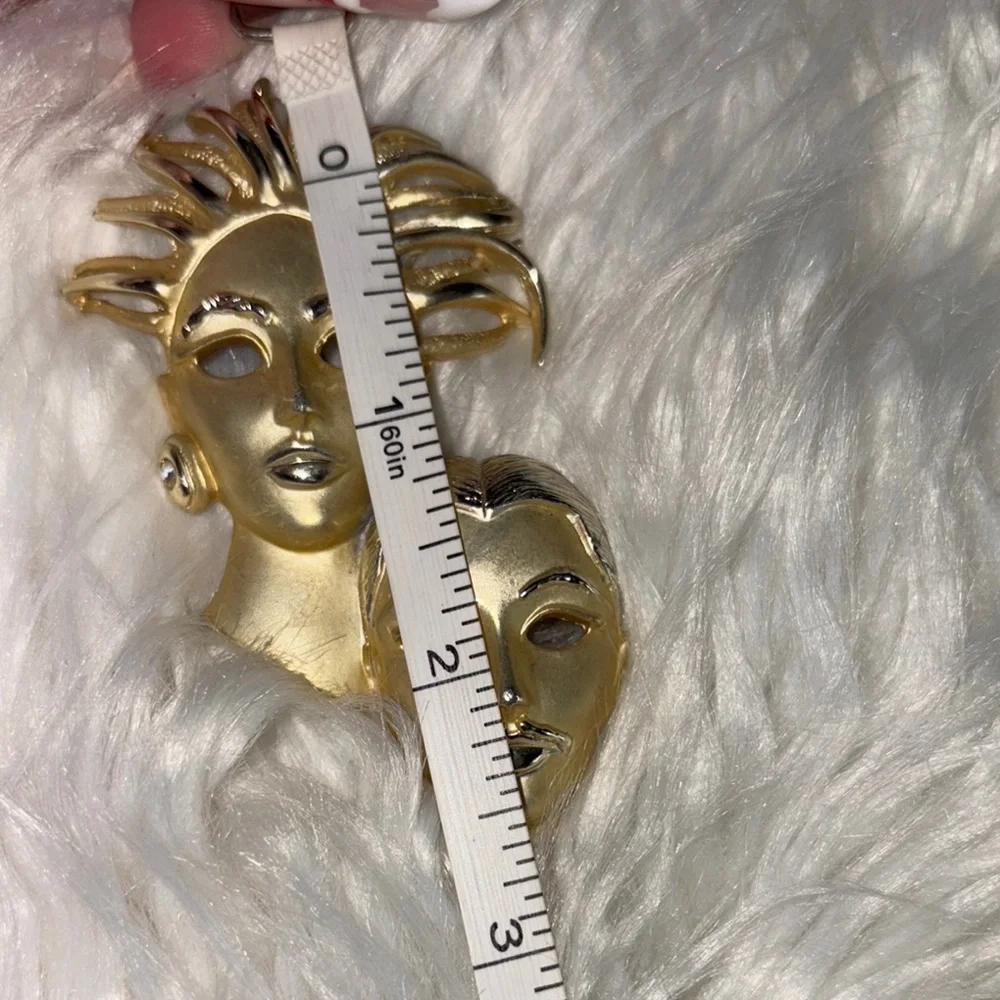 Gold Tone Abstract Face Brooch